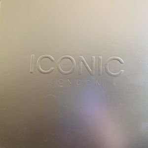 Eyeshadow pallete holding for  @cicero1980